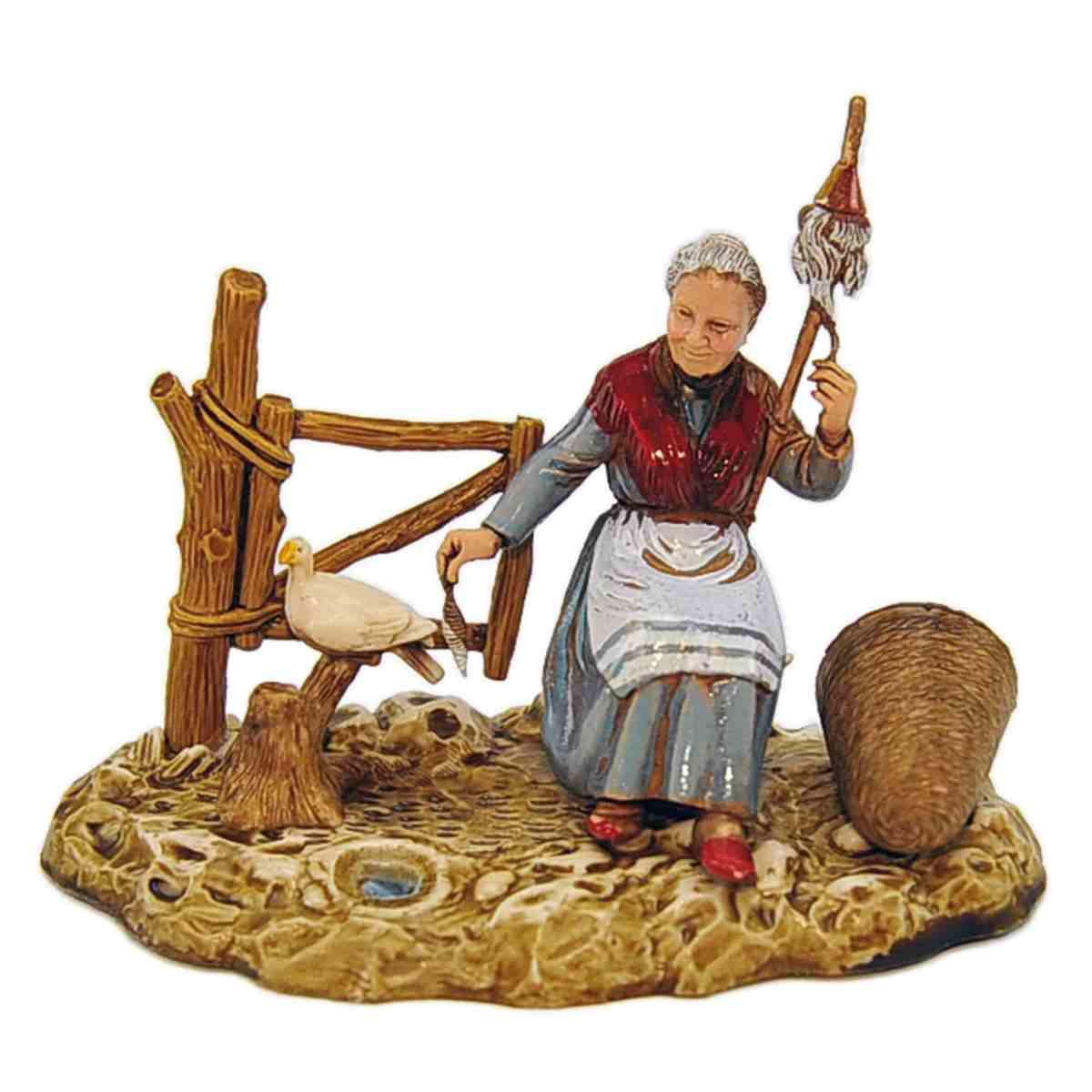 Statua presepe 10 cm donna seduta che fila la colomba