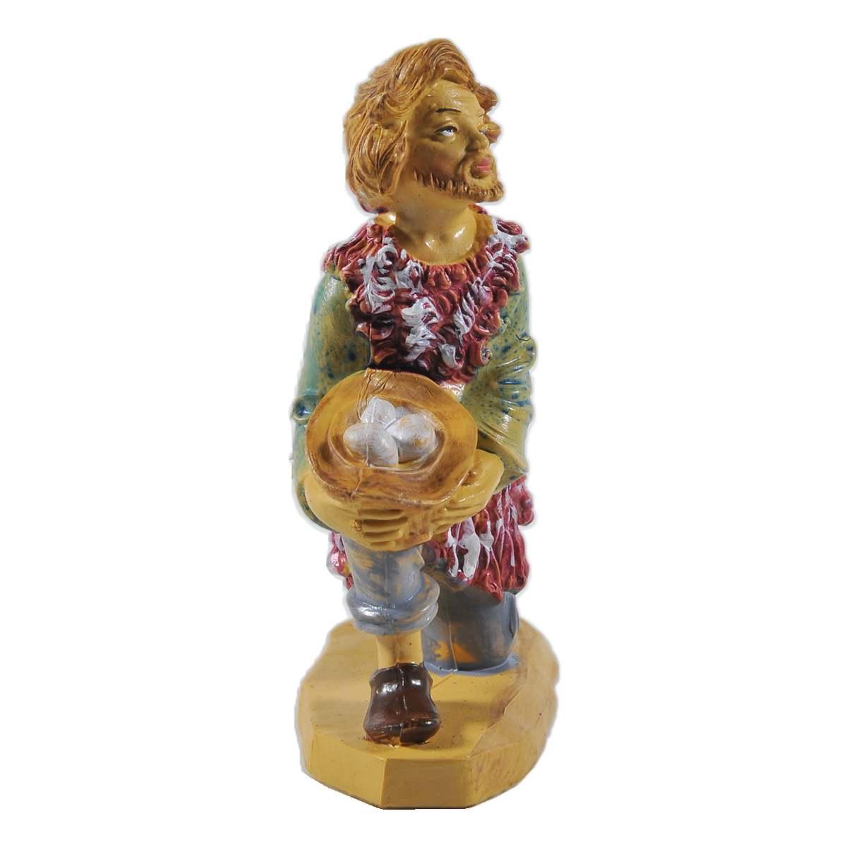 Statua presepe 12 cm pastore adorante in ginocchio cesta uova borraccia
