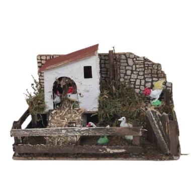 Statua presepe galline recinto verso movimento