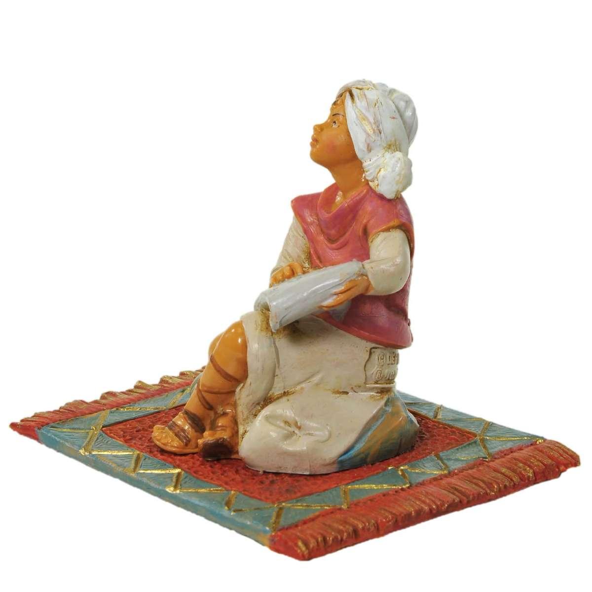 Statua presepe 12 cm pastorello seduto sul tappeto