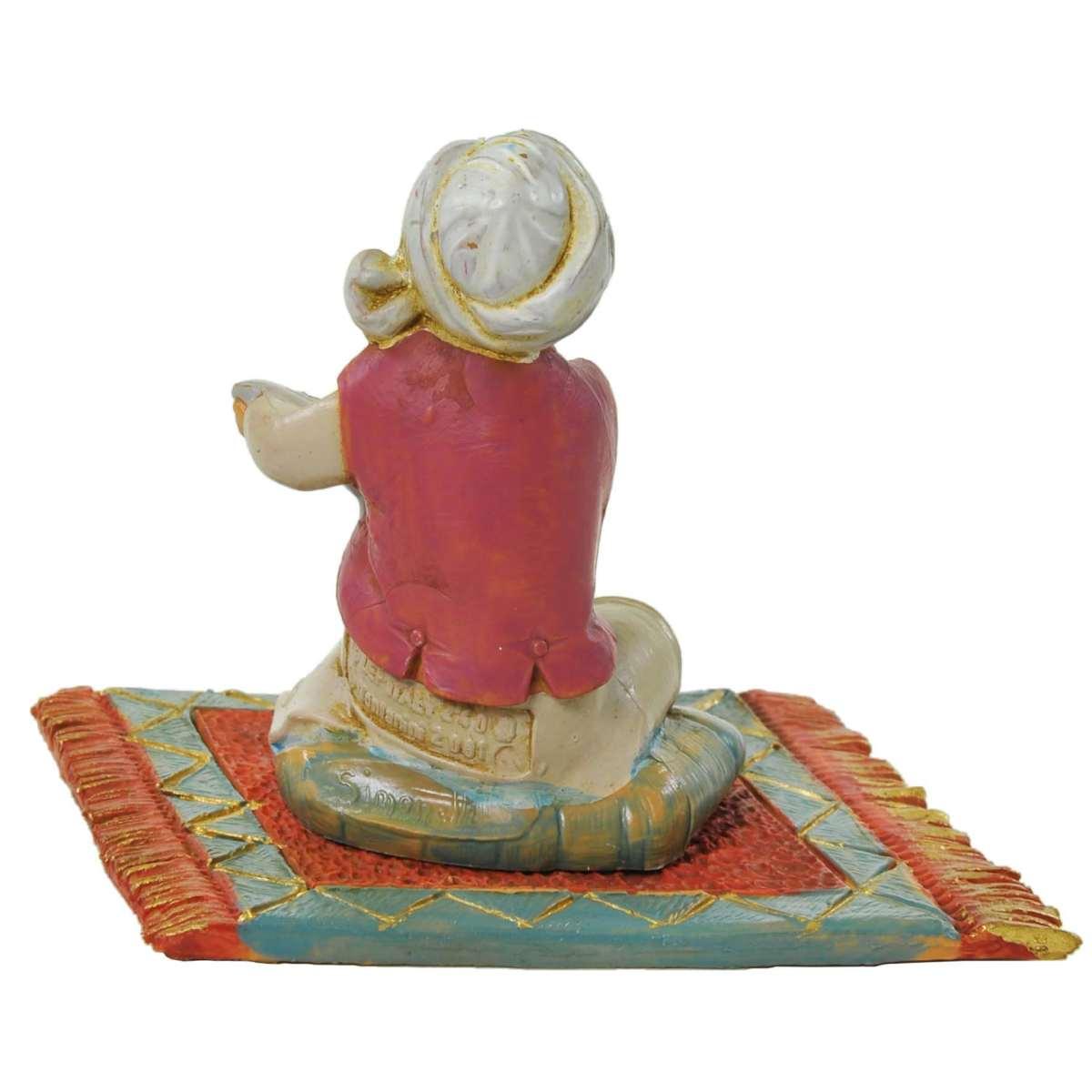 Statua presepe 12 cm pastorello seduto sul tappeto