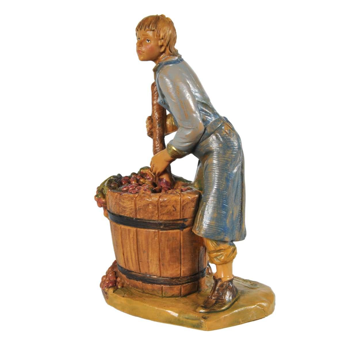 Statua presepe 12 cm ragazzo che pigia uva