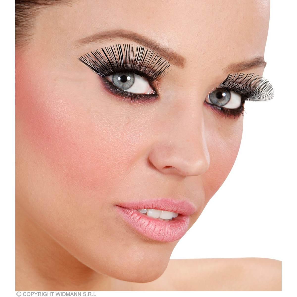 Trucco ciglia nere extra lunghe