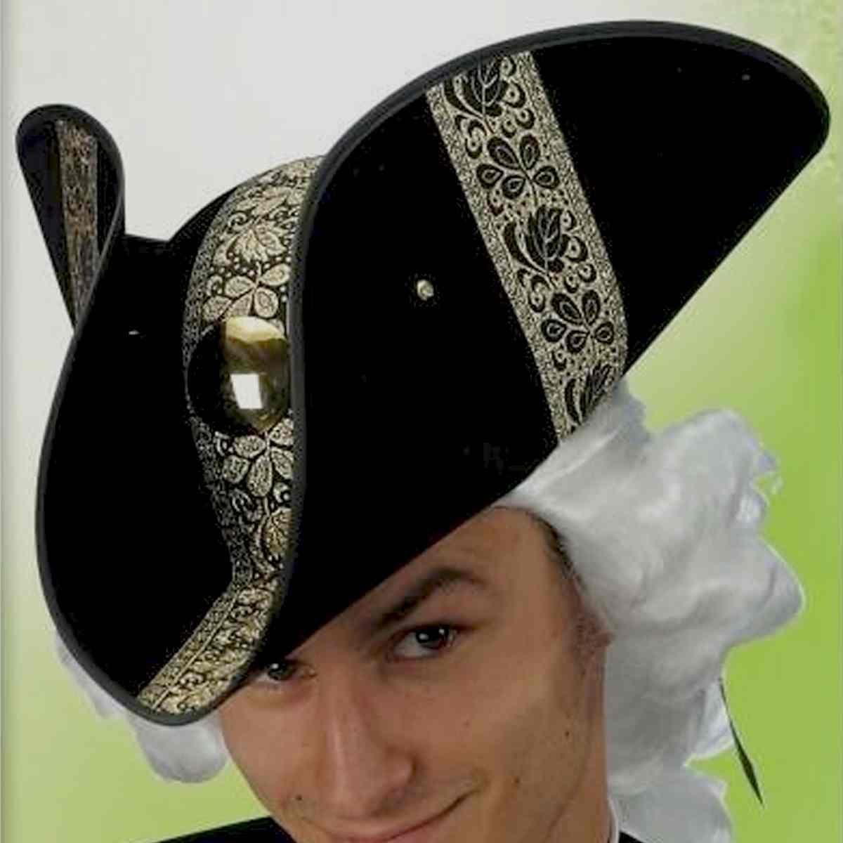 Cappello tricorno nero passamaneria
