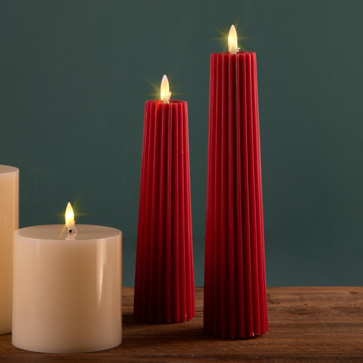 Candela cilindro rossa rigata fiamma