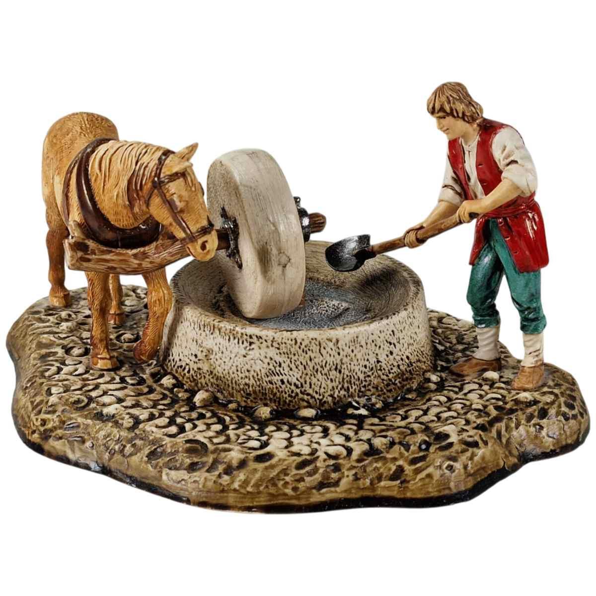 Statua presepe 10 cm gruppo pastore alla macina cavallo