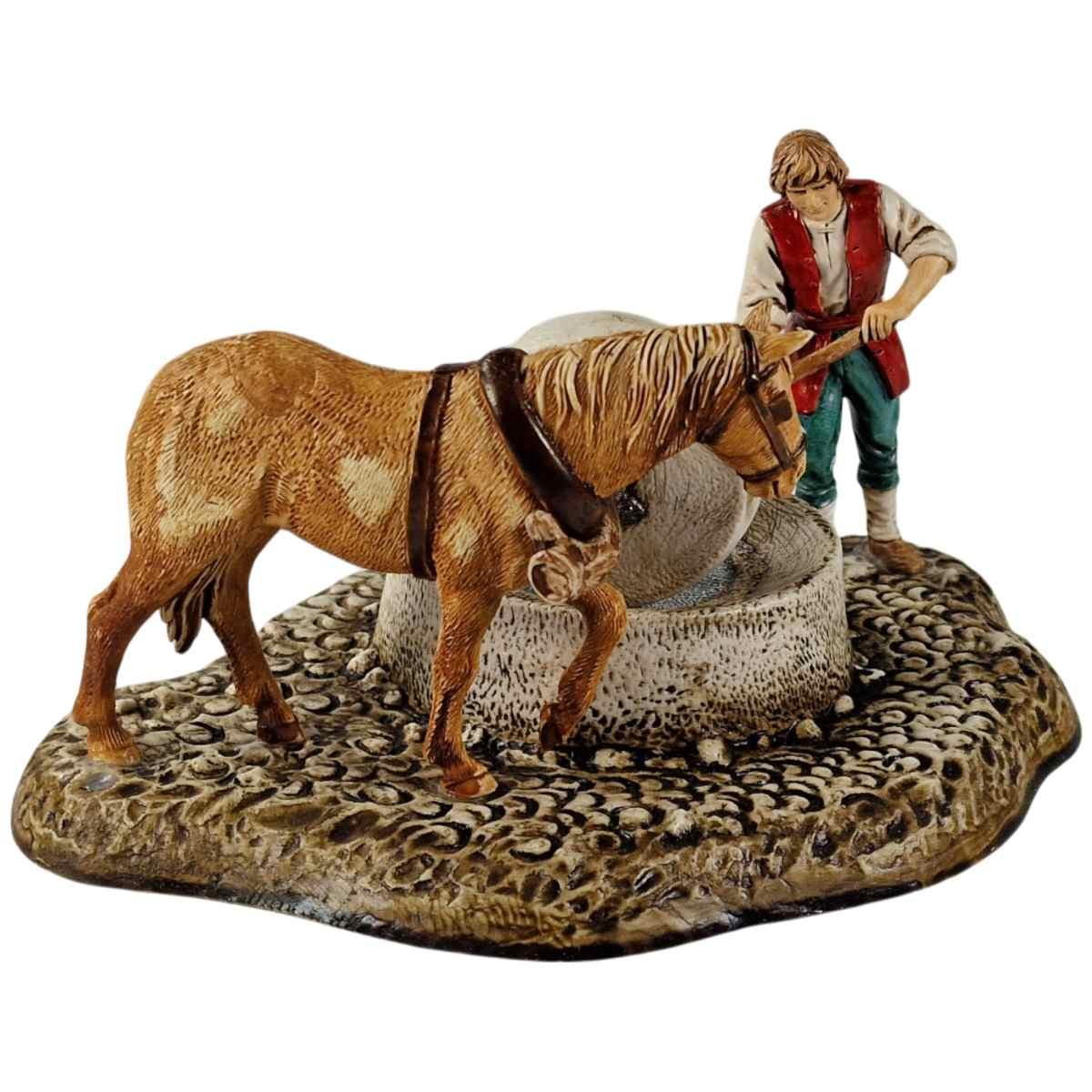 Statua presepe 10 cm gruppo pastore alla macina cavallo
