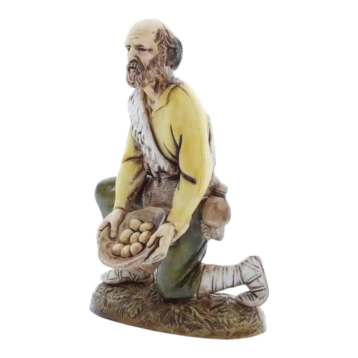 Statua presepe 12 cm inginocchiato cesto uova