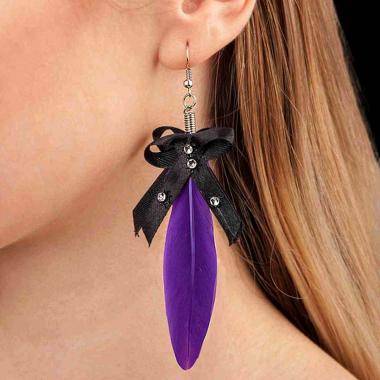 Orecchini piuma viola fiocco strass