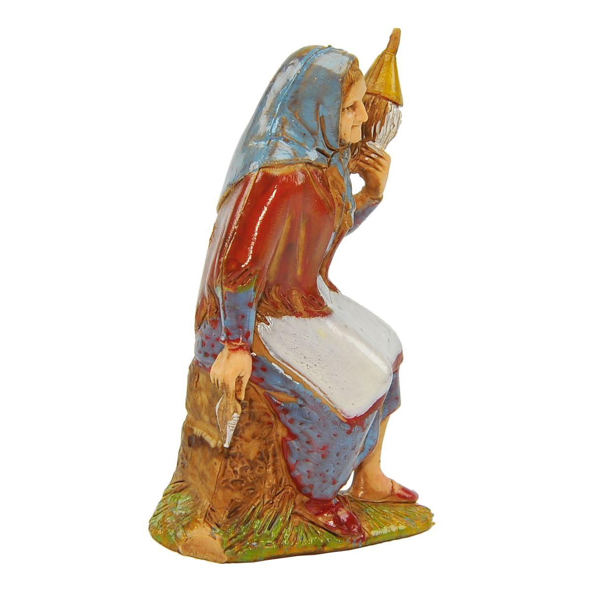 Statua presepe 8 cm donna filatrice seduta