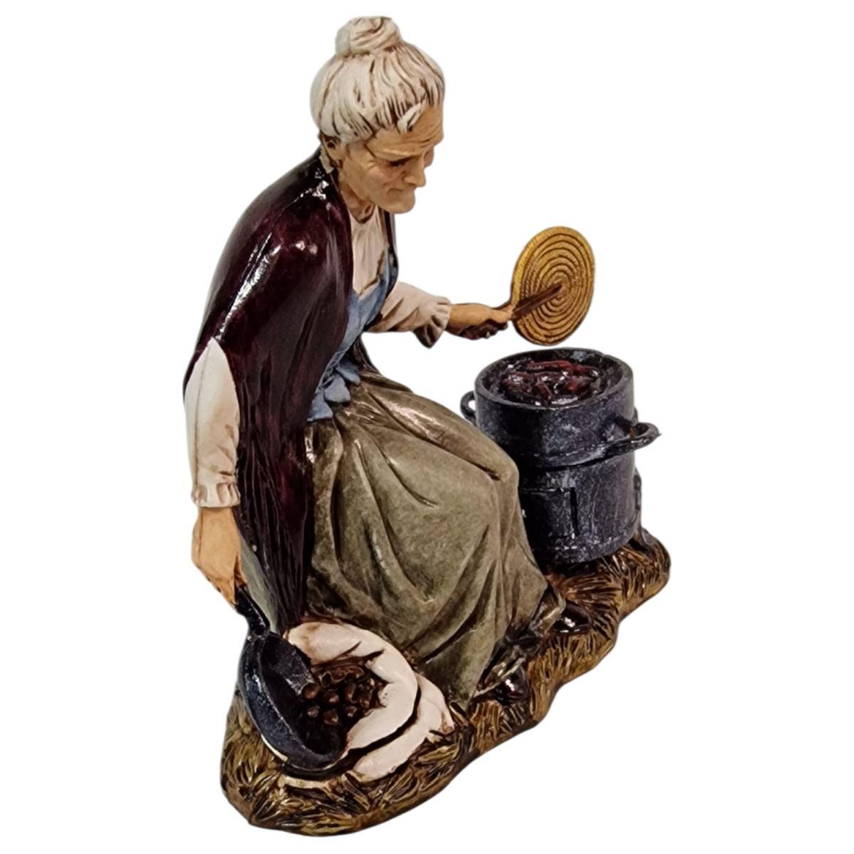 Statua presepe 12 cm donna bracere castagne padella