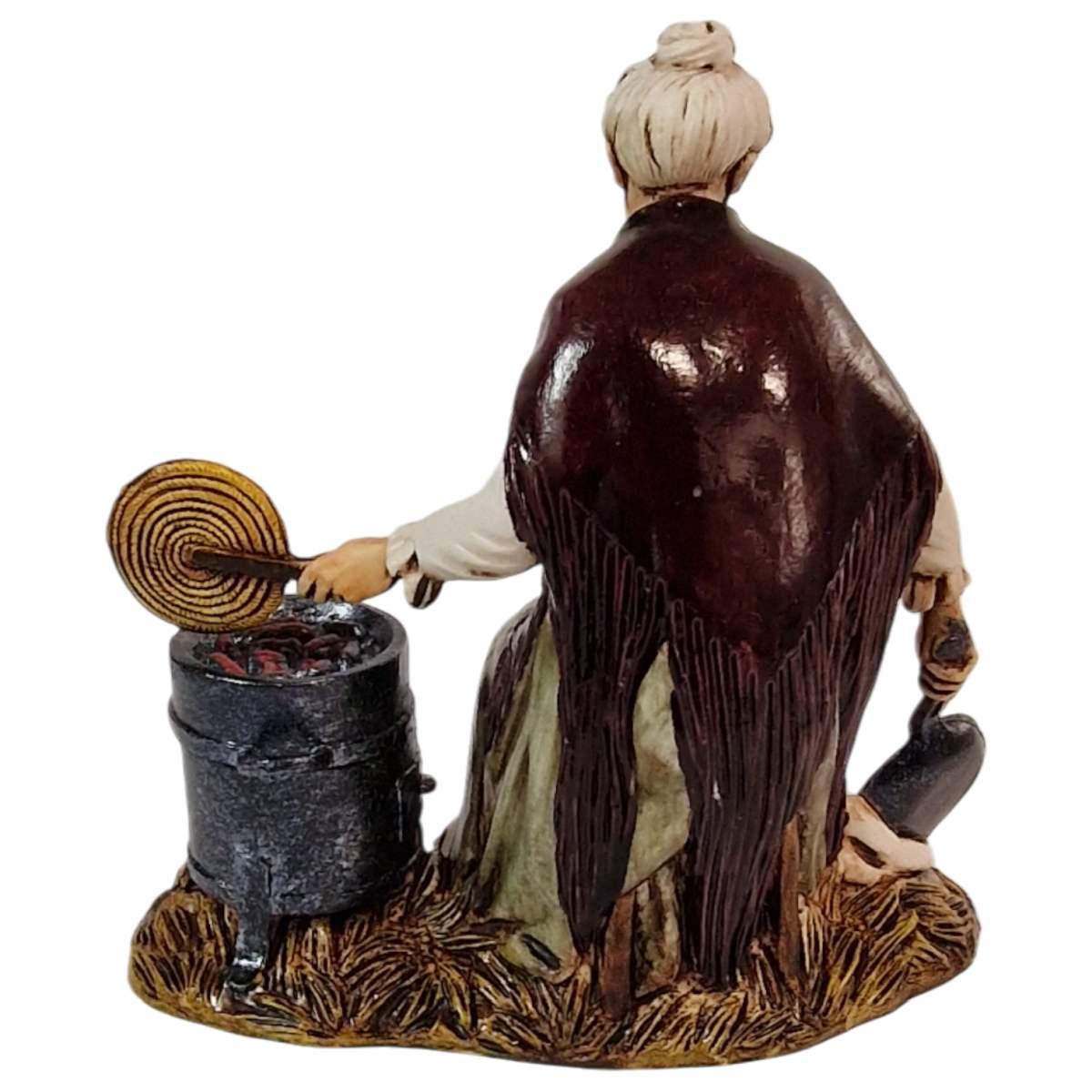 Statua presepe 12 cm donna bracere castagne padella